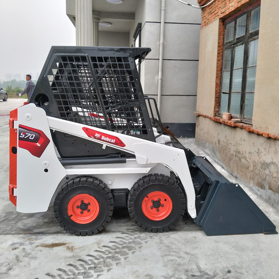 Bobcat S70 - Mini utovarivač: slika Bobcat S70 - Mini utovarivač Bobcat S70 - Mini utovarivač: slika Bobcat S70 - Mini utovarivač
