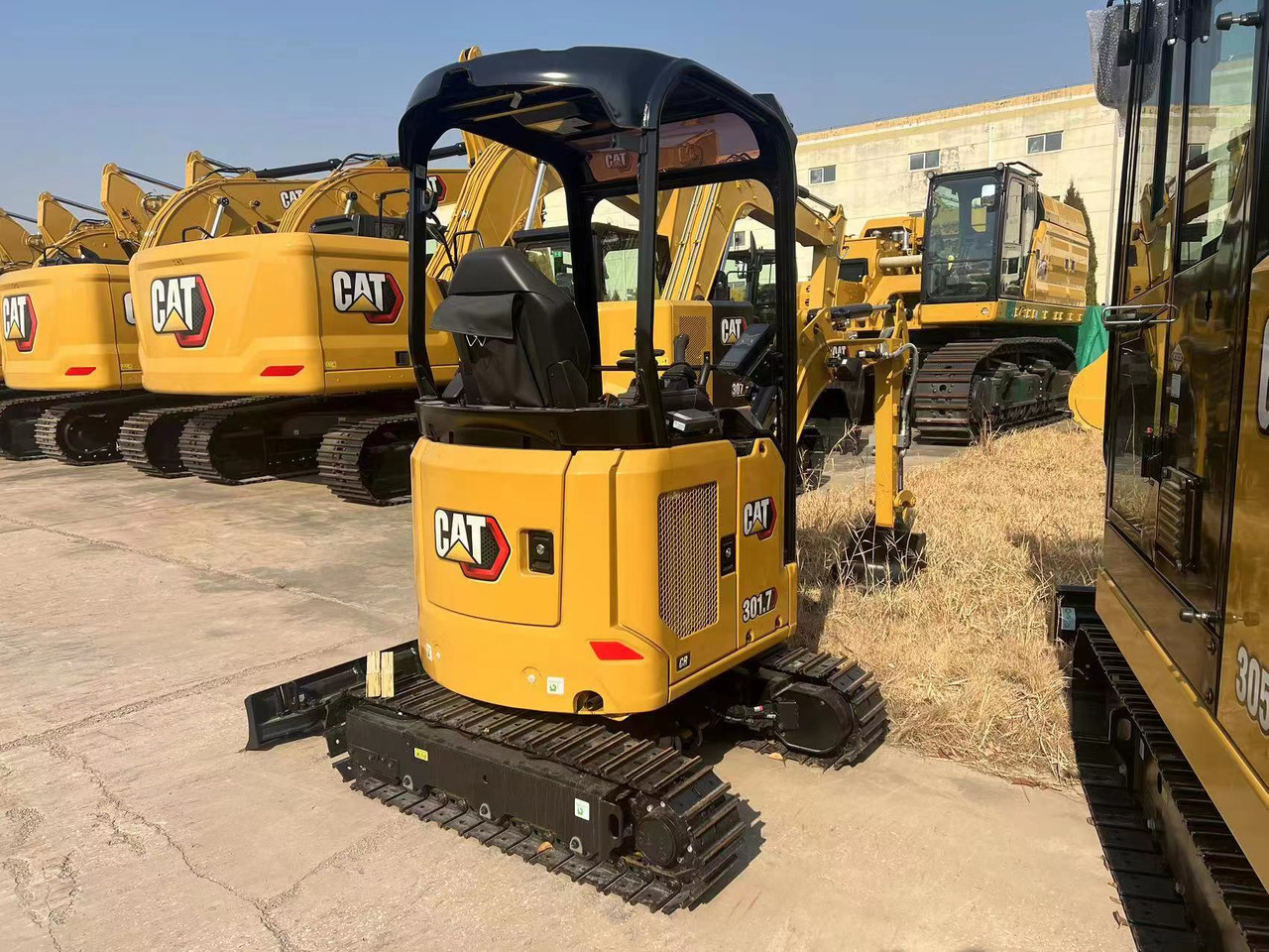 CAT 301.7 - Mini bager: slika CAT 301.7 - Mini bager CAT 301.7 - Mini bager: slika CAT 301.7 - Mini bager