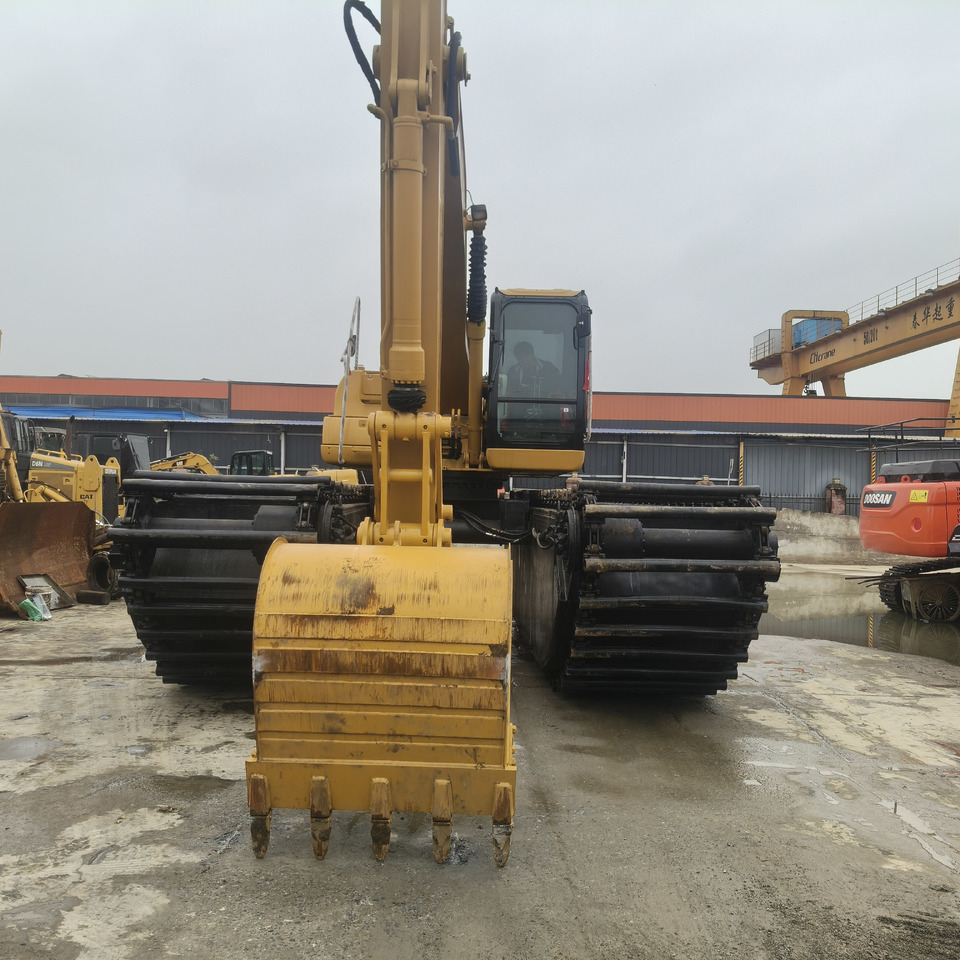 CAT 320C - Bager amfibija: slika CAT 320C - Bager amfibija CAT 320C - Bager amfibija: slika CAT 320C - Bager amfibija