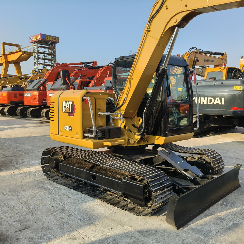 CAT CAT308E2 - Mini bager: slika CAT CAT308E2 - Mini bager CAT CAT308E2 - Mini bager: slika CAT CAT308E2 - Mini bager