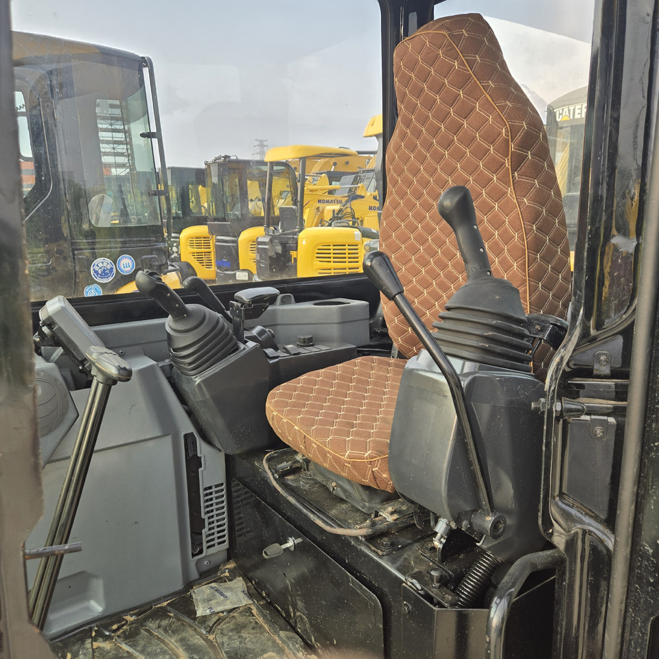 Mini bager CATERPILLAR 303.5E2: slika Mini bager CATERPILLAR 303.5E2