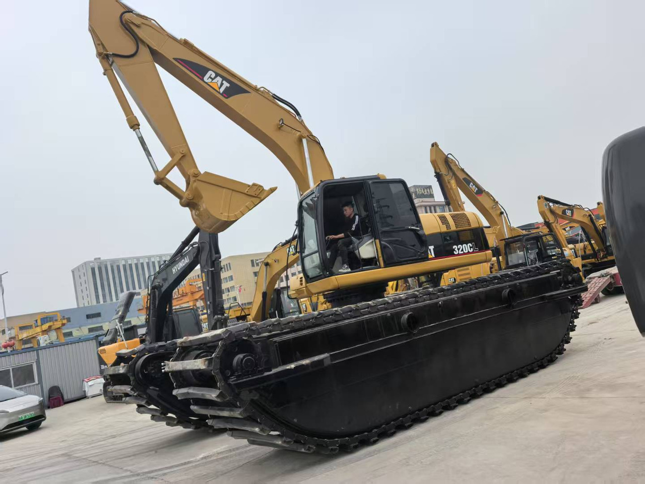 CATERPILLAR 320C boat excavator - Bager amfibija: slika CATERPILLAR 320C boat excavator - Bager amfibija CATERPILLAR 320C boat excavator - Bager amfibija: slika CATERPILLAR 320C boat excavator - Bager amfibija