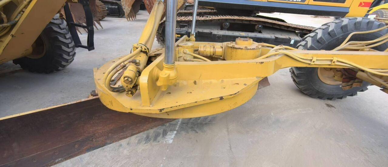 Grejder Caterpillar 140H: slika Grejder Caterpillar 140H
