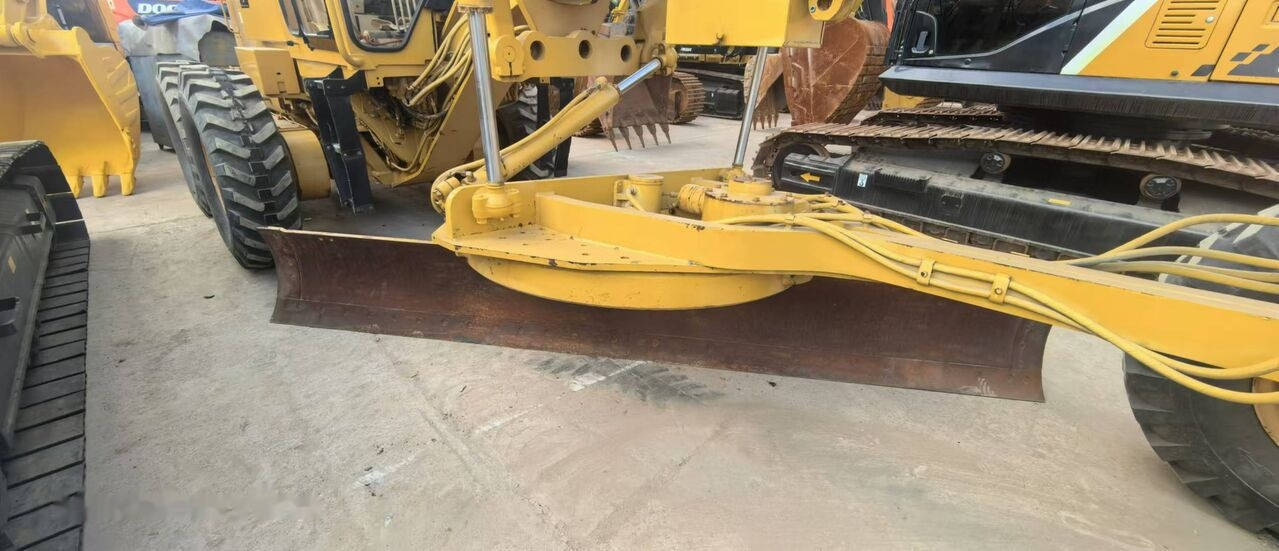 Grejder Caterpillar 140H: slika Grejder Caterpillar 140H