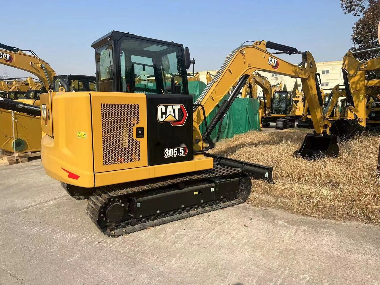 Caterpillar 305.5 Brand New - Mini bager: slika Caterpillar 305.5 Brand New - Mini bager Caterpillar 305.5 Brand New - Mini bager: slika Caterpillar 305.5 Brand New - Mini bager