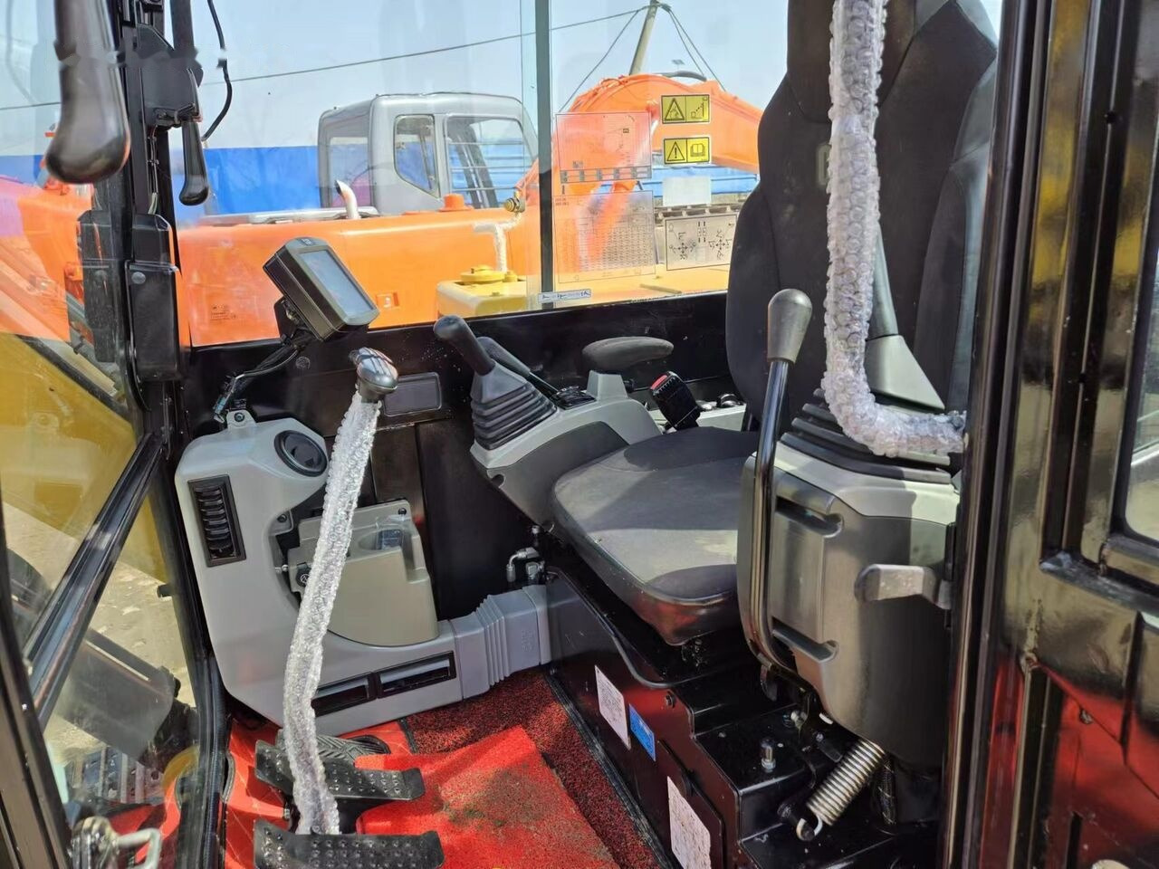 Caterpillar 305.5E - Mini bager: slika Caterpillar 305.5E - Mini bager Caterpillar 305.5E - Mini bager: slika Caterpillar 305.5E - Mini bager