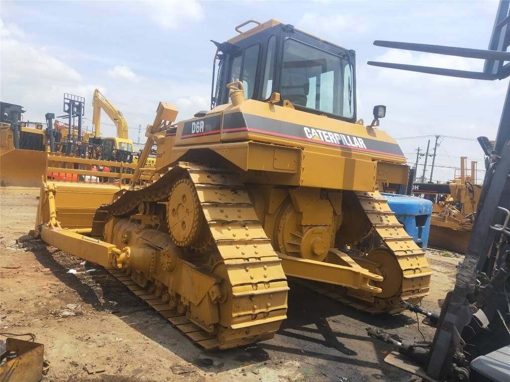 Caterpillar D 6 R - Buldožer: slika Caterpillar D 6 R - Buldožer Caterpillar D 6 R - Buldožer: slika Caterpillar D 6 R - Buldožer