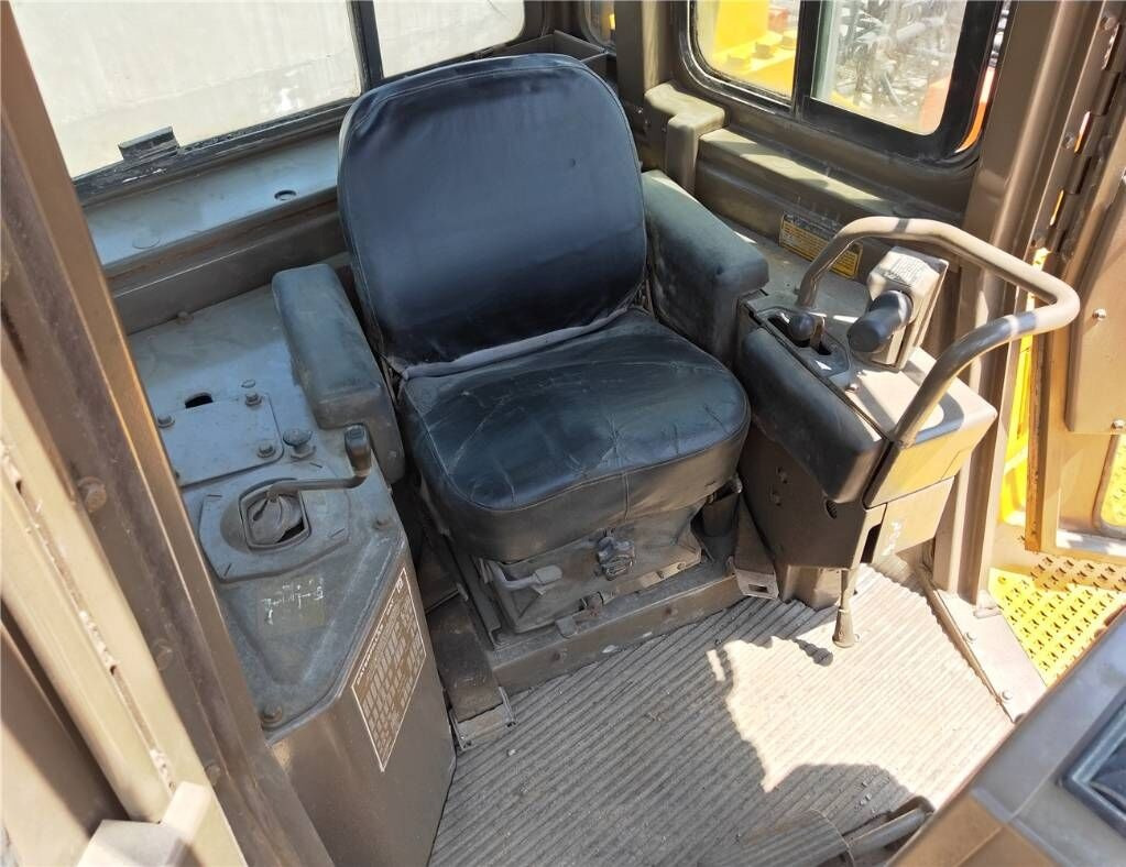 Novi Buldožer Caterpillar D7R: slika Novi Buldožer Caterpillar D7R