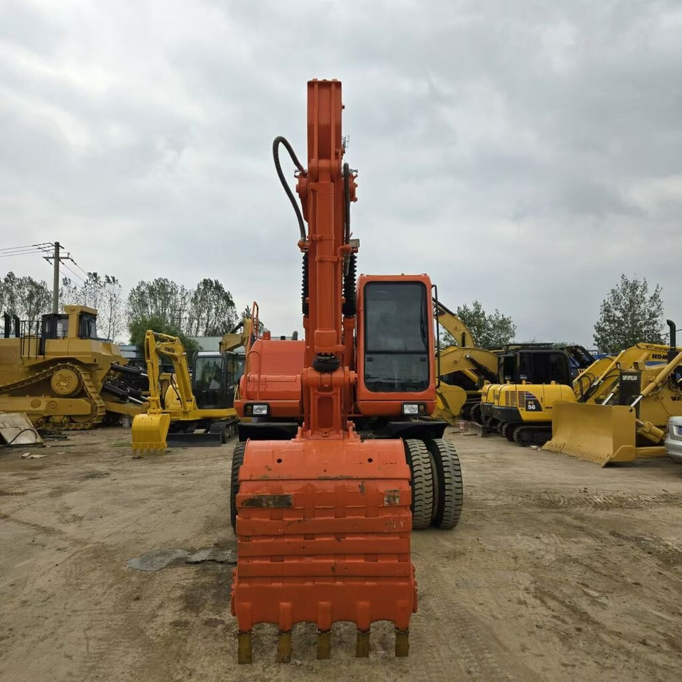 Bager na kotačima Doosan DH150W: slika Bager na kotačima Doosan DH150W