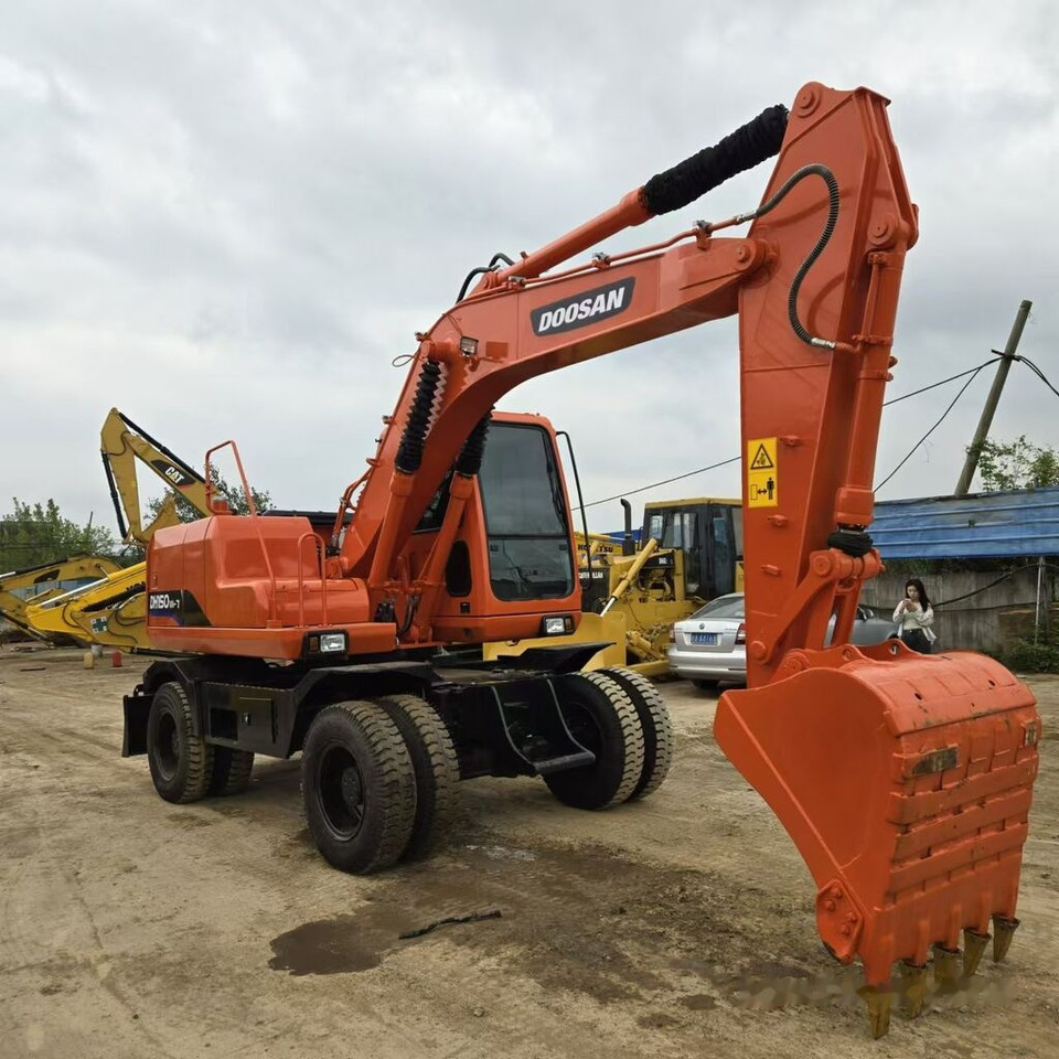 Bager na kotačima Doosan DH150W: slika Bager na kotačima Doosan DH150W