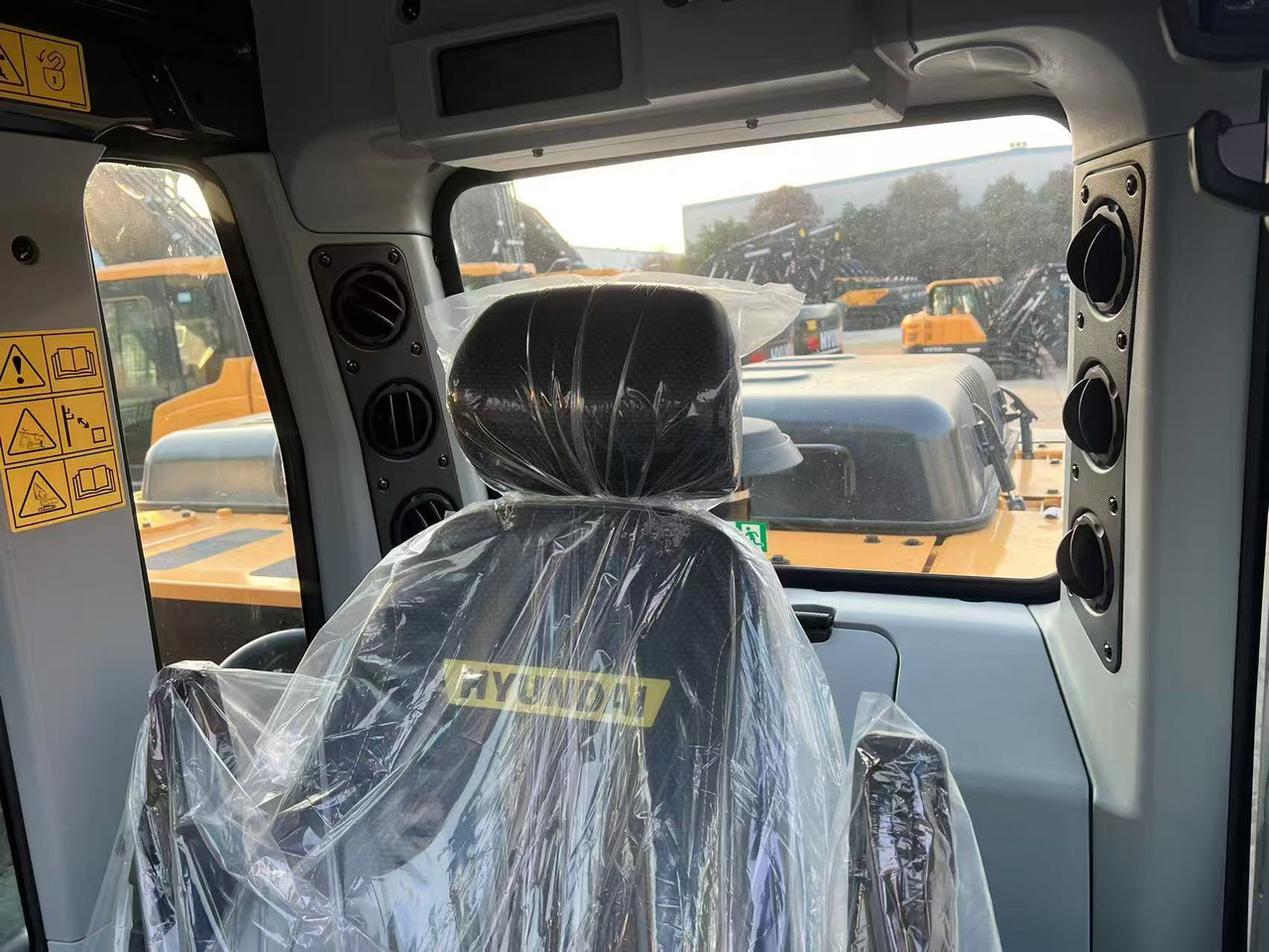 HYUNDAI HX220HD - Bager gusjeničar: slika HYUNDAI HX220HD - Bager gusjeničar HYUNDAI HX220HD - Bager gusjeničar: slika HYUNDAI HX220HD - Bager gusjeničar