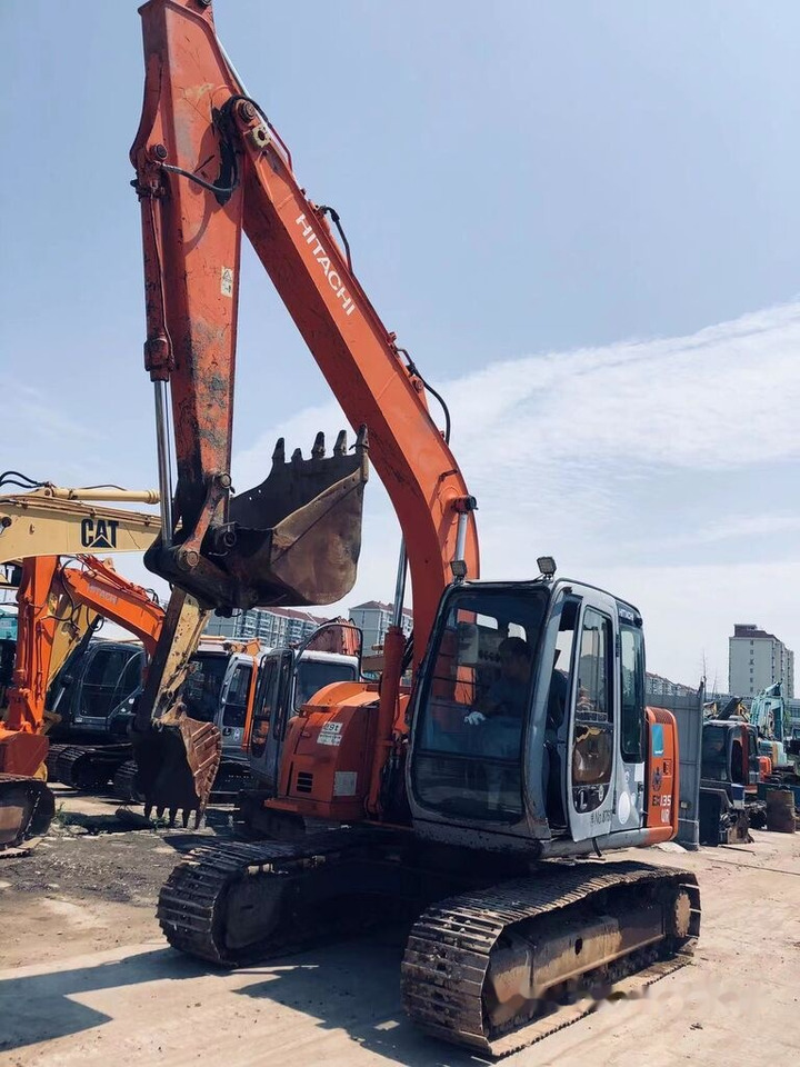 Hitachi EX135 - Bager gusjeničar: slika Hitachi EX135 - Bager gusjeničar Hitachi EX135 - Bager gusjeničar: slika Hitachi EX135 - Bager gusjeničar