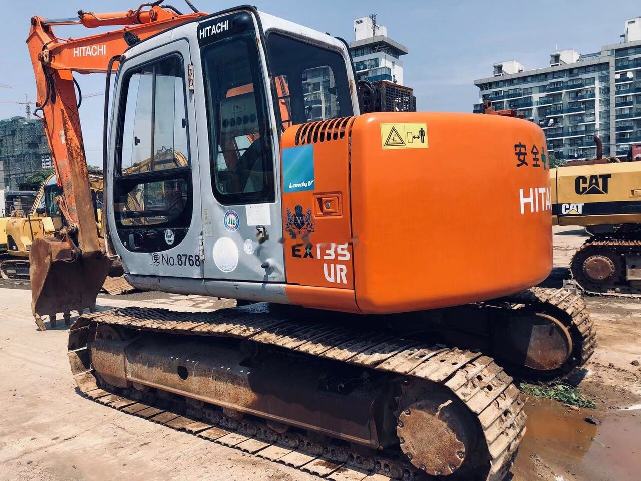 Hitachi EX135 - Bager gusjeničar: slika Hitachi EX135 - Bager gusjeničar Hitachi EX135 - Bager gusjeničar: slika Hitachi EX135 - Bager gusjeničar