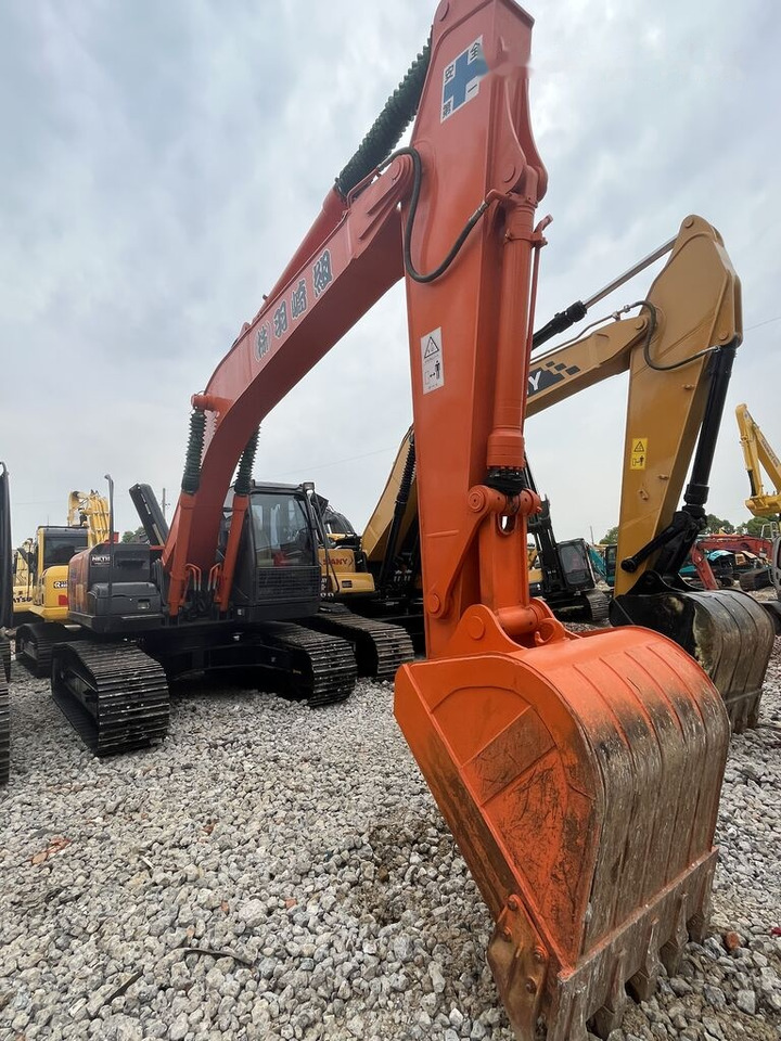 Hitachi ZX200 - Bager gusjeničar: slika Hitachi ZX200 - Bager gusjeničar Hitachi ZX200 - Bager gusjeničar: slika Hitachi ZX200 - Bager gusjeničar