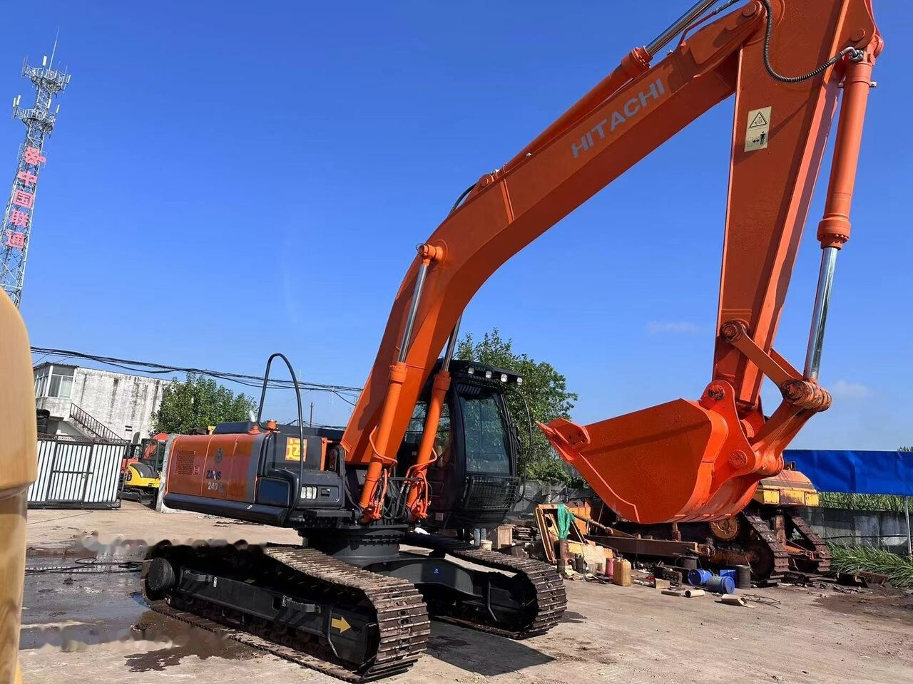 Hitachi ZX240 - Bager gusjeničar: slika Hitachi ZX240 - Bager gusjeničar Hitachi ZX240 - Bager gusjeničar: slika Hitachi ZX240 - Bager gusjeničar