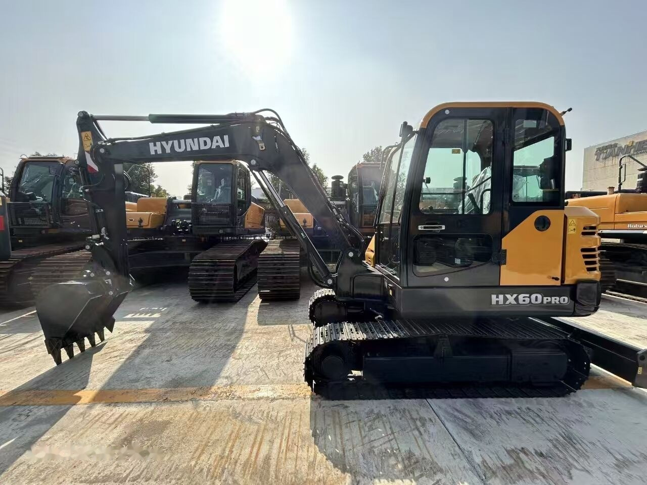 Hyundai HX60 PRO New machine - Mini bager: slika Hyundai HX60 PRO New machine - Mini bager Hyundai HX60 PRO New machine - Mini bager: slika Hyundai HX60 PRO New machine - Mini bager