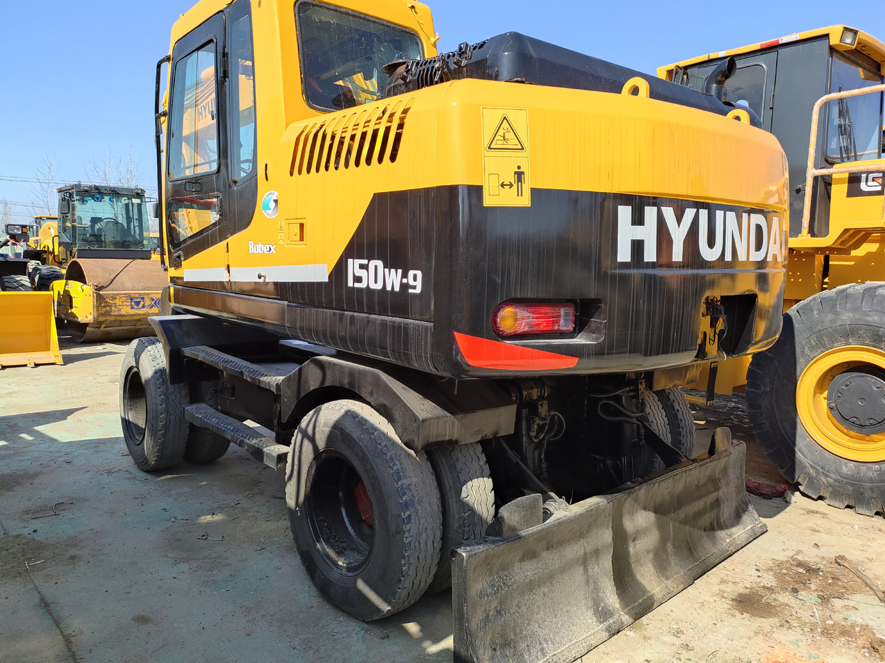 Hyundai R150W-9 - Bager na kotačima: slika Hyundai R150W-9 - Bager na kotačima Hyundai R150W-9 - Bager na kotačima: slika Hyundai R150W-9 - Bager na kotačima