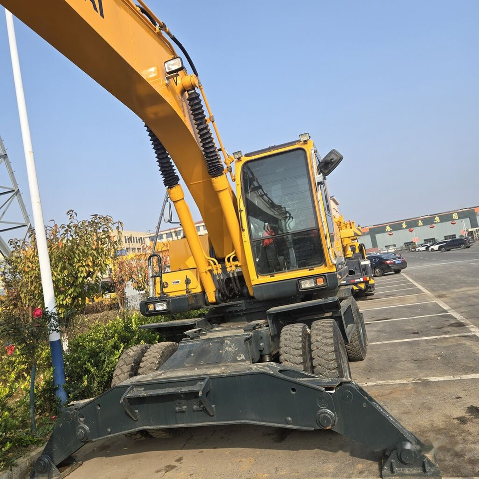 Hyundai R210W-9 - Bager na kotačima: slika Hyundai R210W-9 - Bager na kotačima Hyundai R210W-9 - Bager na kotačima: slika Hyundai R210W-9 - Bager na kotačima