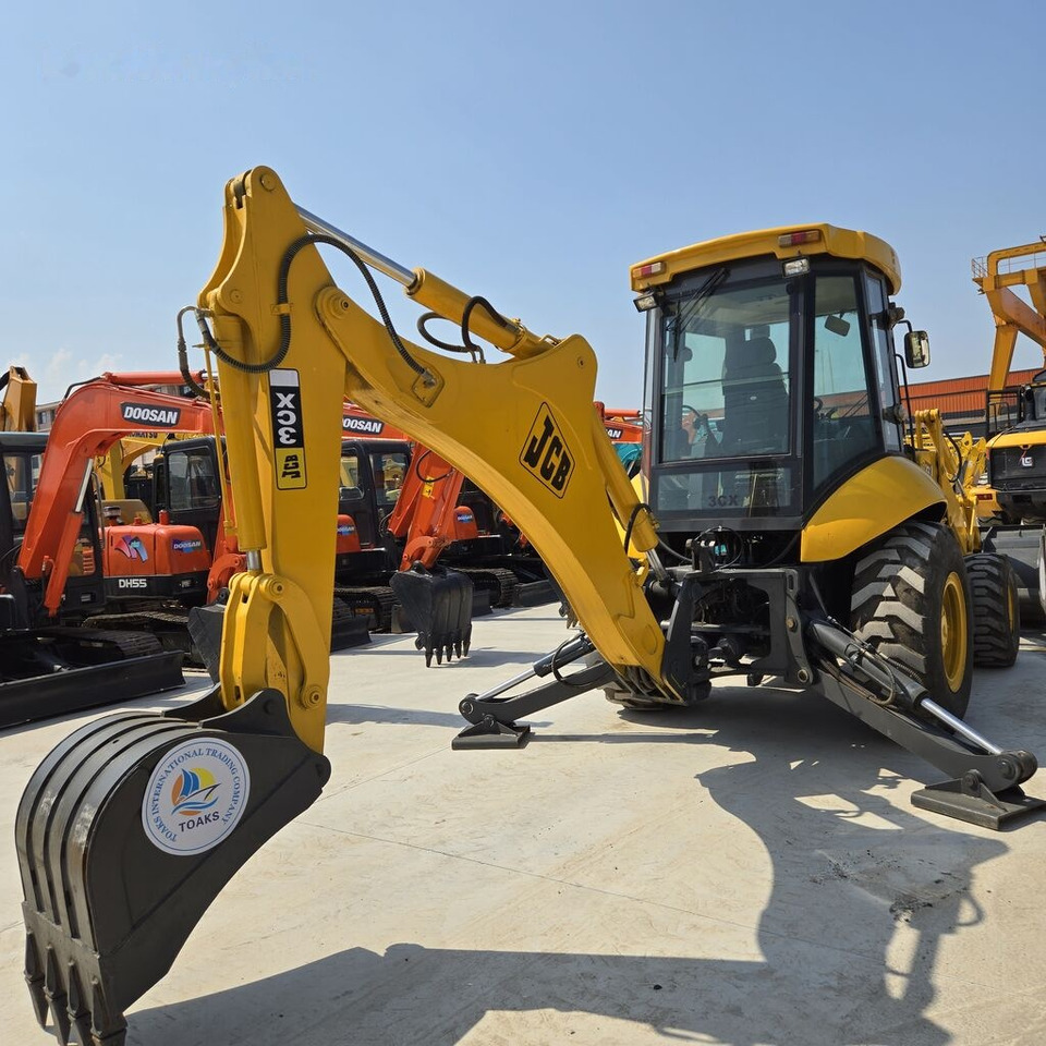 JCB 3CX - Rovokopač-utovarivač: slika JCB 3CX - Rovokopač-utovarivač JCB 3CX - Rovokopač-utovarivač: slika JCB 3CX - Rovokopač-utovarivač