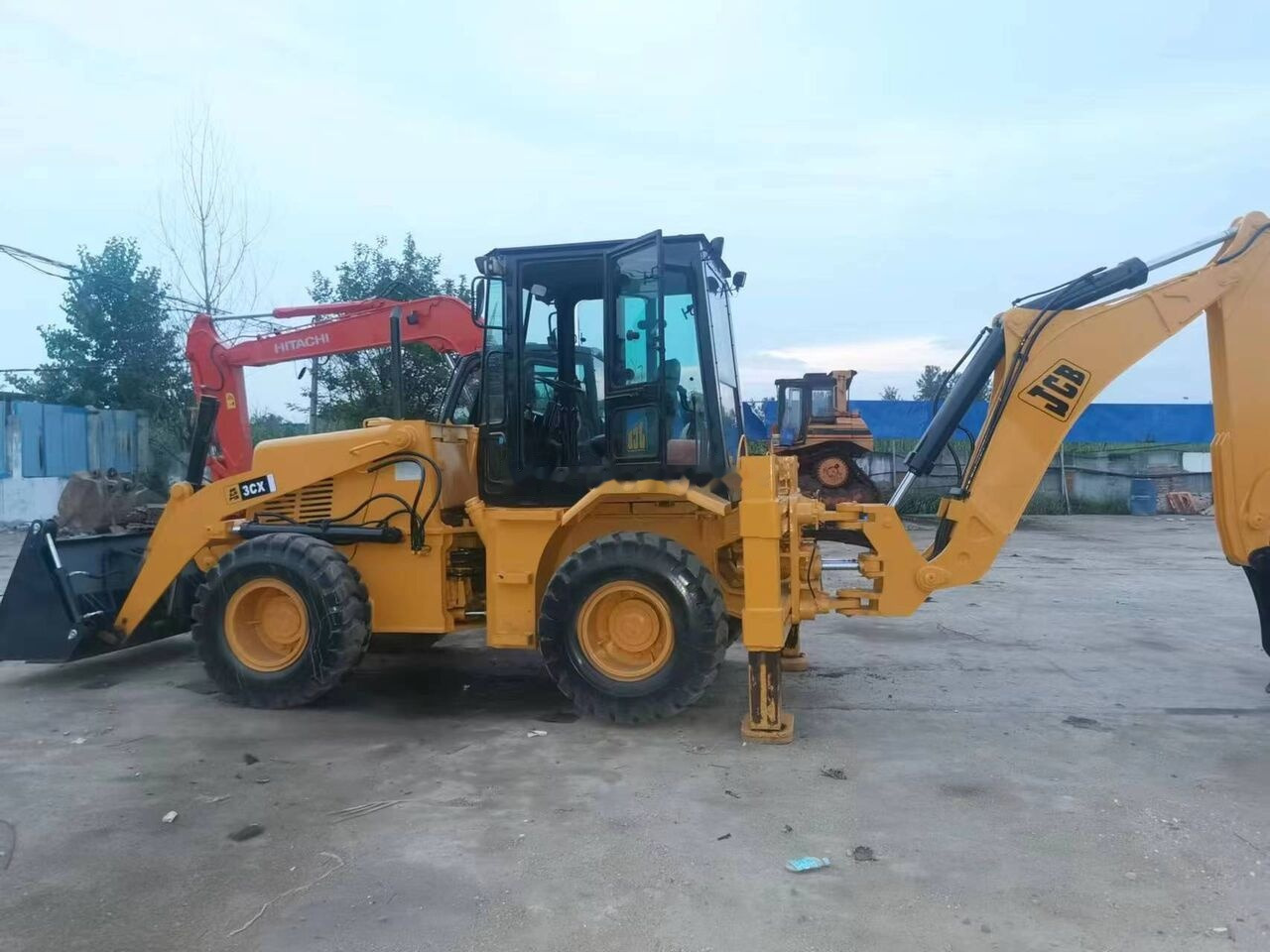 JCB 3CX - Rovokopač-utovarivač: slika JCB 3CX - Rovokopač-utovarivač JCB 3CX - Rovokopač-utovarivač: slika JCB 3CX - Rovokopač-utovarivač