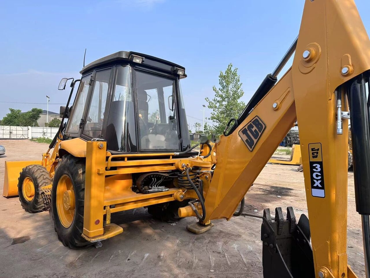 JCB 3CX - Rovokopač-utovarivač: slika JCB 3CX - Rovokopač-utovarivač JCB 3CX - Rovokopač-utovarivač: slika JCB 3CX - Rovokopač-utovarivač
