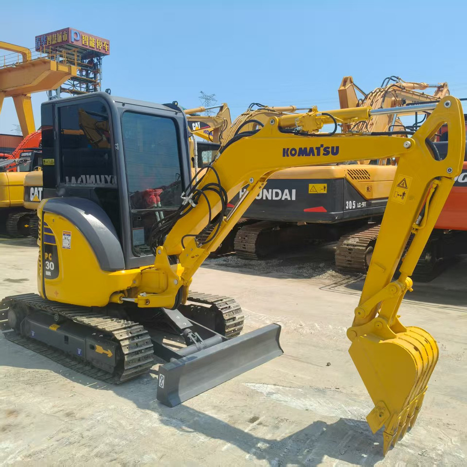KOMATSU PC30 - Mini bager: slika KOMATSU PC30 - Mini bager KOMATSU PC30 - Mini bager: slika KOMATSU PC30 - Mini bager