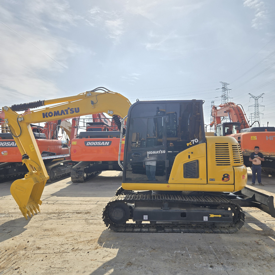 KOMATSU PC70-8 - Mini bager: slika KOMATSU PC70-8 - Mini bager KOMATSU PC70-8 - Mini bager: slika KOMATSU PC70-8 - Mini bager