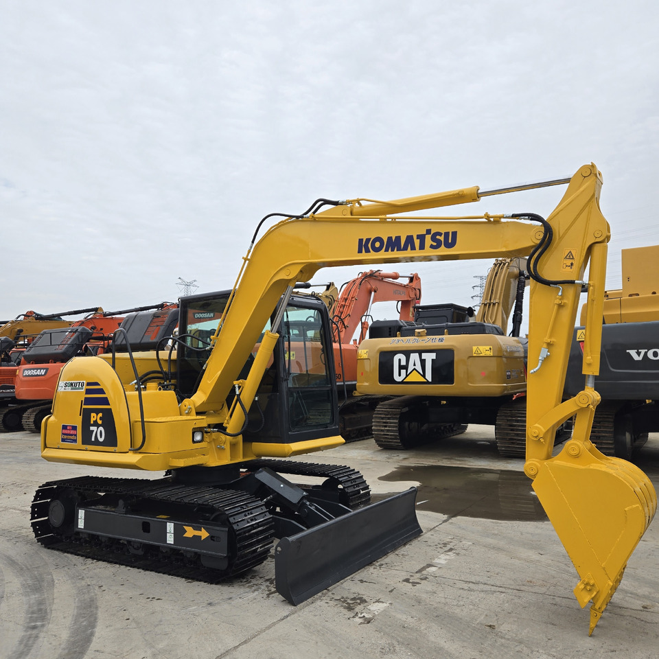 KOMATSU PC70-8 - Mini bager: slika KOMATSU PC70-8 - Mini bager KOMATSU PC70-8 - Mini bager: slika KOMATSU PC70-8 - Mini bager