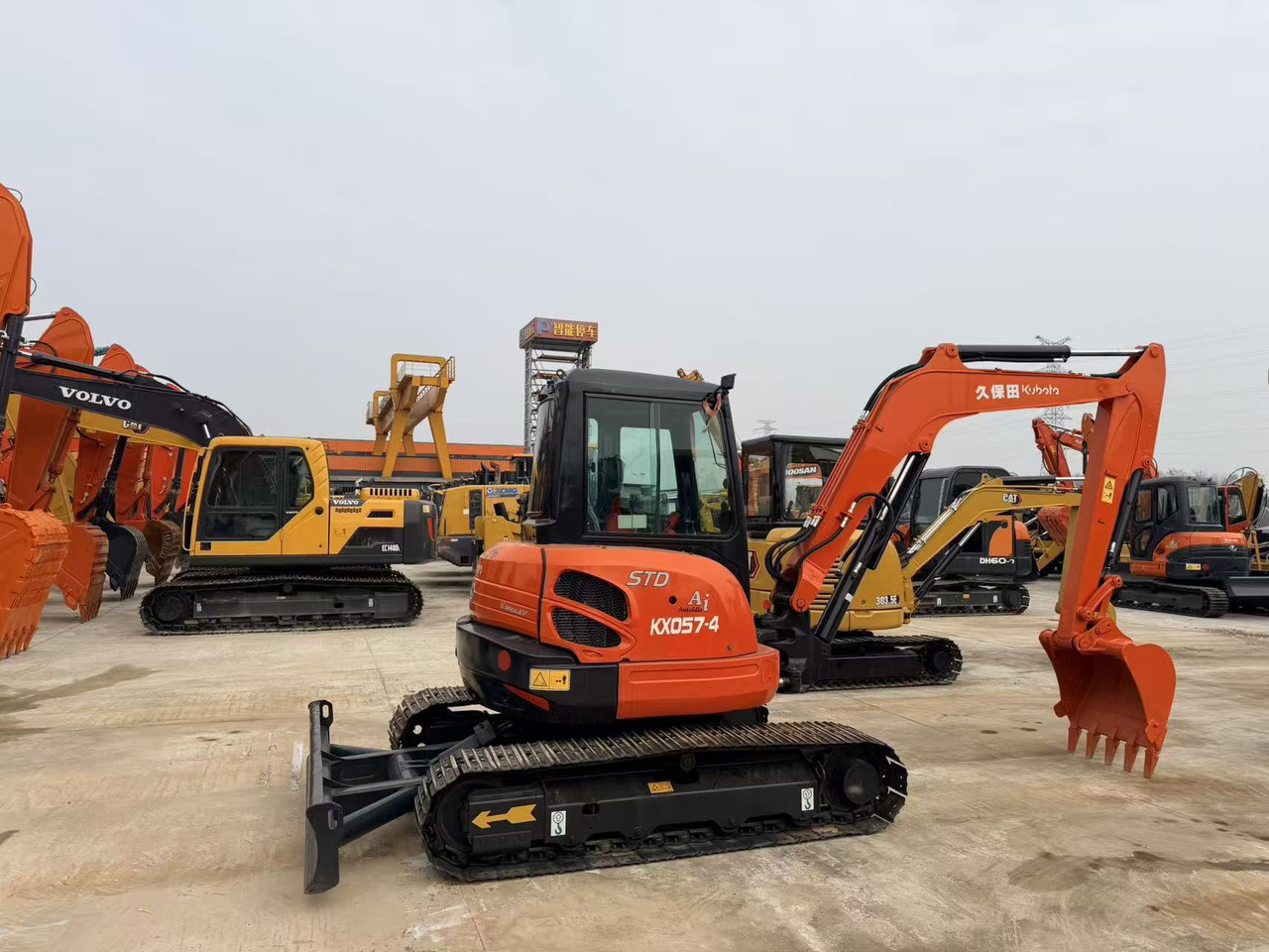 KUBOTA KX057-4 - Mini bager: slika KUBOTA KX057-4 - Mini bager KUBOTA KX057-4 - Mini bager: slika KUBOTA KX057-4 - Mini bager