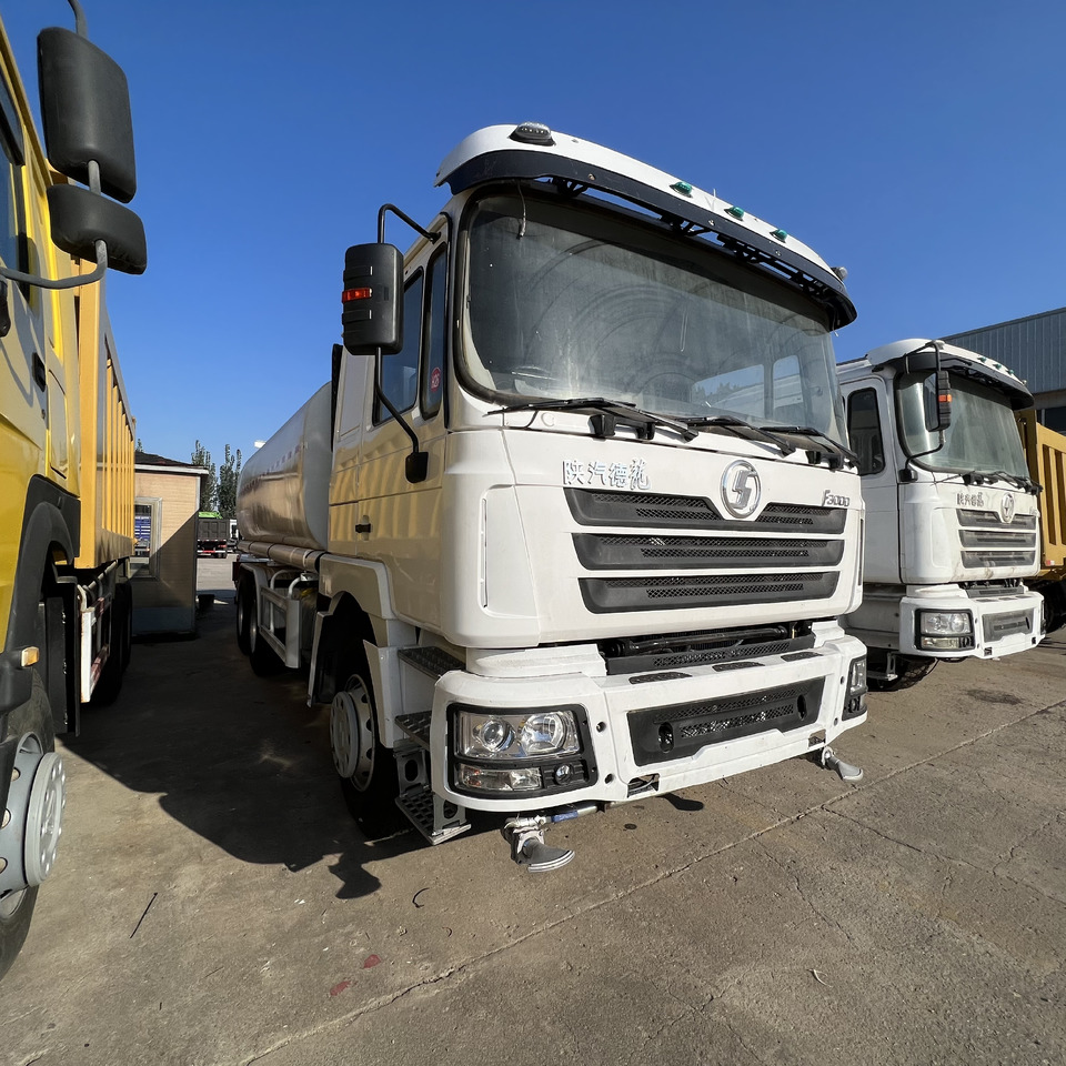 SHACMAN F3000 Water Truck - Kamion: slika SHACMAN F3000 Water Truck - Kamion SHACMAN F3000 Water Truck - Kamion: slika SHACMAN F3000 Water Truck - Kamion