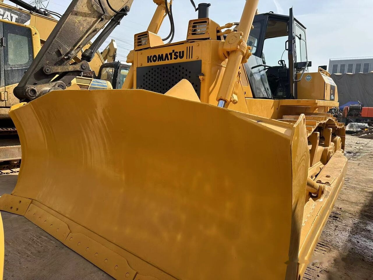 Komatsu D155A-5 - Buldožer: slika Komatsu D155A-5 - Buldožer Komatsu D155A-5 - Buldožer: slika Komatsu D155A-5 - Buldožer