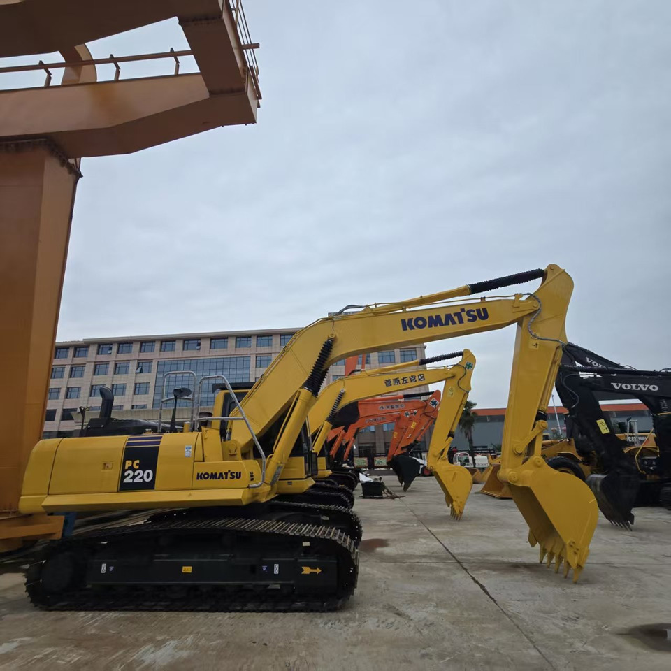 Komatsu PC220-8 - Bager gusjeničar: slika Komatsu PC220-8 - Bager gusjeničar Komatsu PC220-8 - Bager gusjeničar: slika Komatsu PC220-8 - Bager gusjeničar