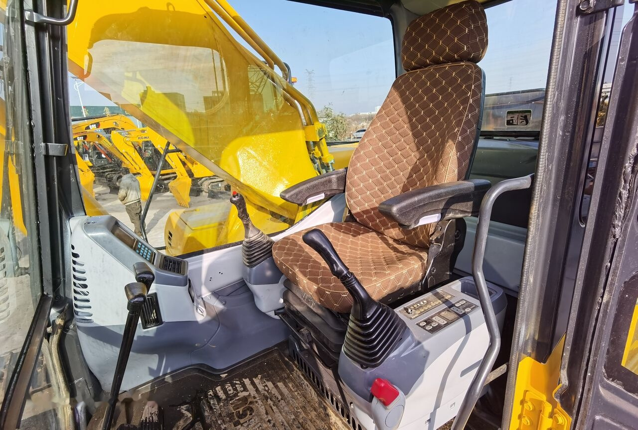 Komatsu PC350-7 - Bager gusjeničar: slika Komatsu PC350-7 - Bager gusjeničar Komatsu PC350-7 - Bager gusjeničar: slika Komatsu PC350-7 - Bager gusjeničar