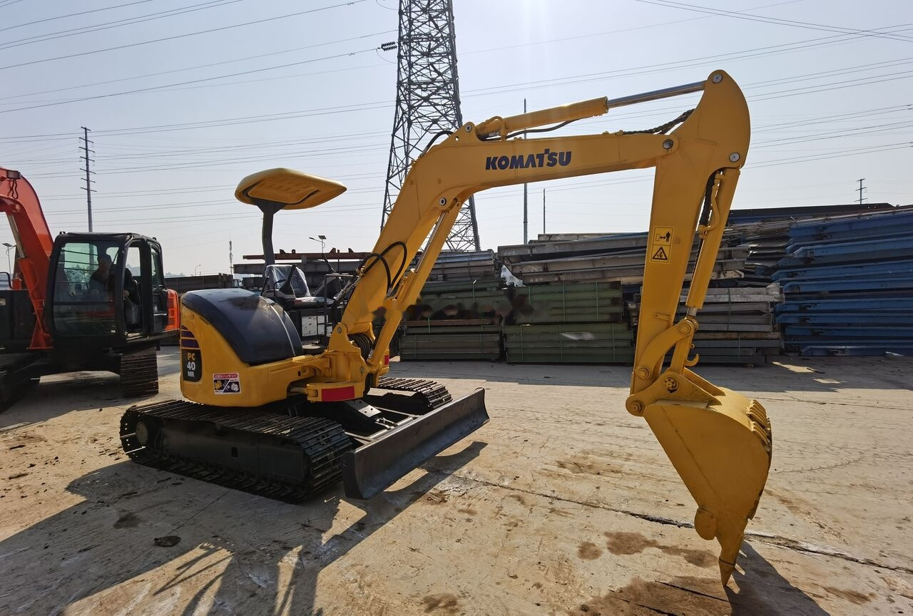 Komatsu PC40MR - Mini bager: slika Komatsu PC40MR - Mini bager Komatsu PC40MR - Mini bager: slika Komatsu PC40MR - Mini bager