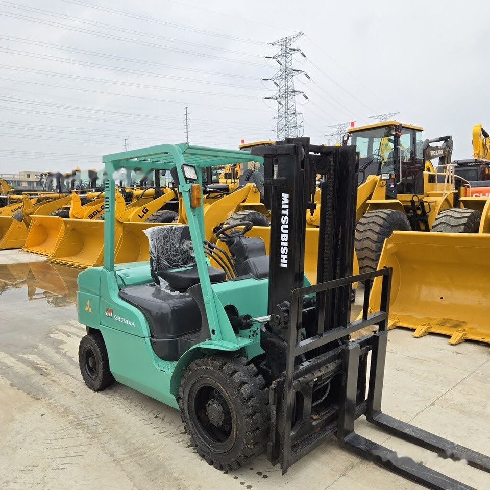 Mitsubishi FD30 - Diesel viličar: slika Mitsubishi FD30 - Diesel viličar Mitsubishi FD30 - Diesel viličar: slika Mitsubishi FD30 - Diesel viličar