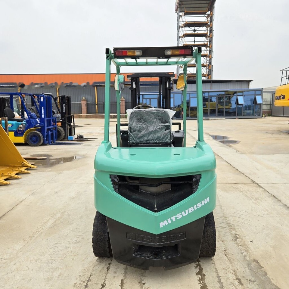 Mitsubishi FD30 - Diesel viličar: slika Mitsubishi FD30 - Diesel viličar Mitsubishi FD30 - Diesel viličar: slika Mitsubishi FD30 - Diesel viličar