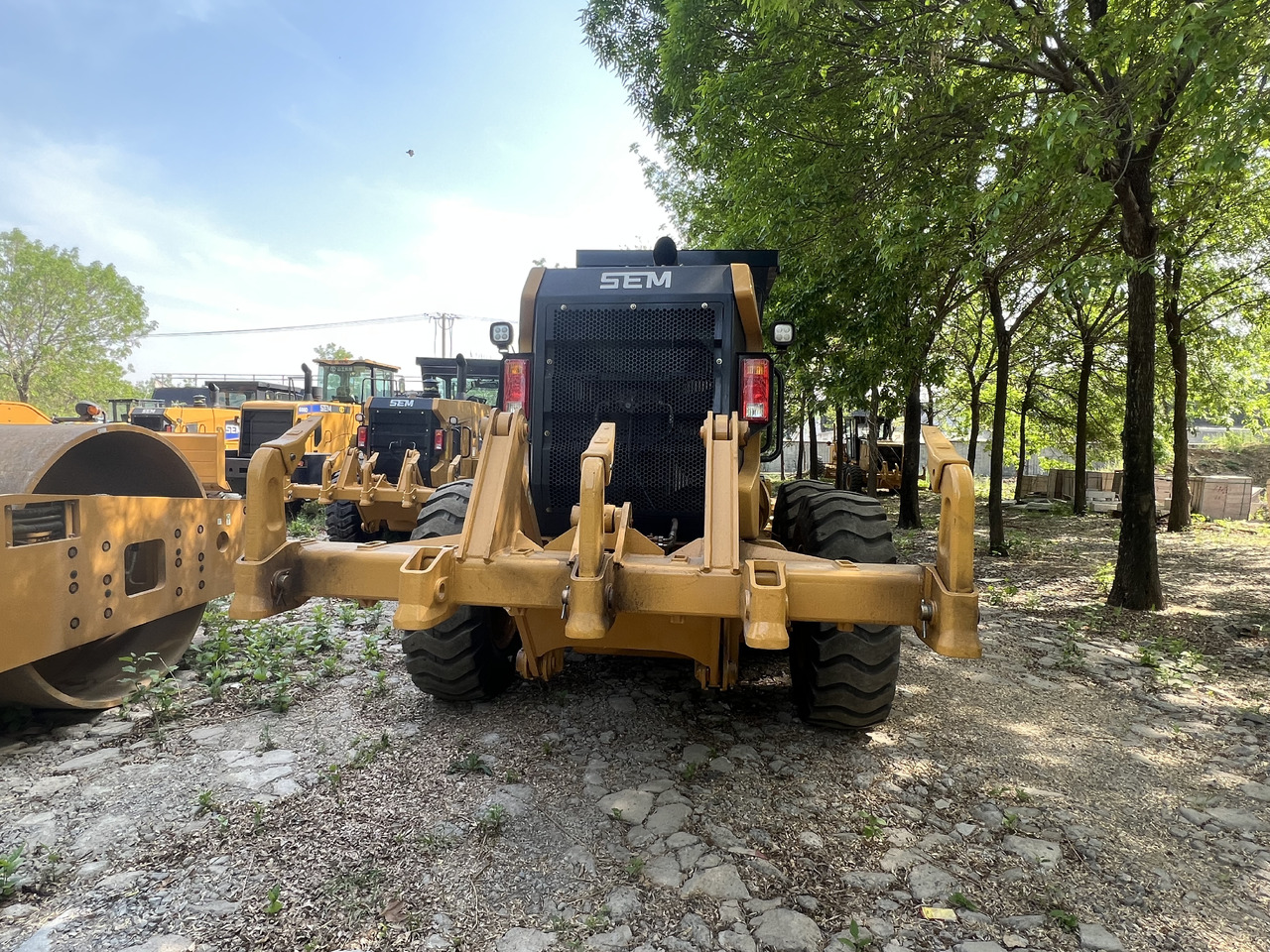 Novi Grejder SEM SEM920F: slika Novi Grejder SEM SEM920F