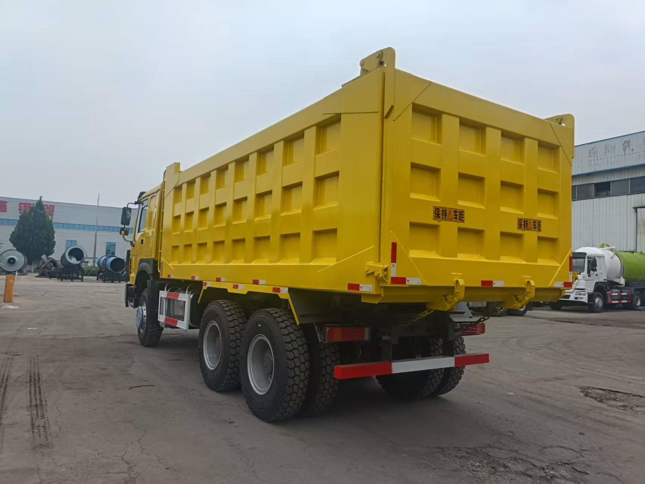 Kiper SINOTRUK HOWO 6x4: slika Kiper SINOTRUK HOWO 6x4