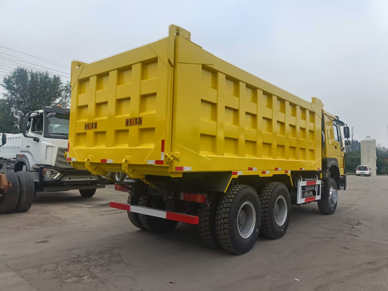 Kiper SINOTRUK HOWO 6x4: slika Kiper SINOTRUK HOWO 6x4