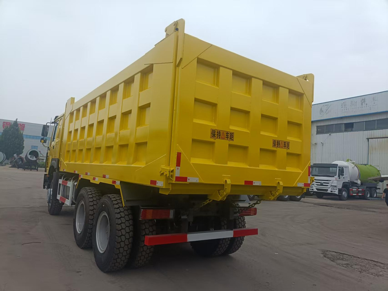 Kiper SINOTRUK HOWO 6x4: slika Kiper SINOTRUK HOWO 6x4