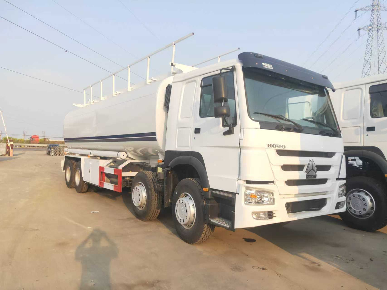 SINOTRUK HOWO Fuel Tank - Kamion cisterna: slika SINOTRUK HOWO Fuel Tank - Kamion cisterna SINOTRUK HOWO Fuel Tank - Kamion cisterna: slika SINOTRUK HOWO Fuel Tank - Kamion cisterna