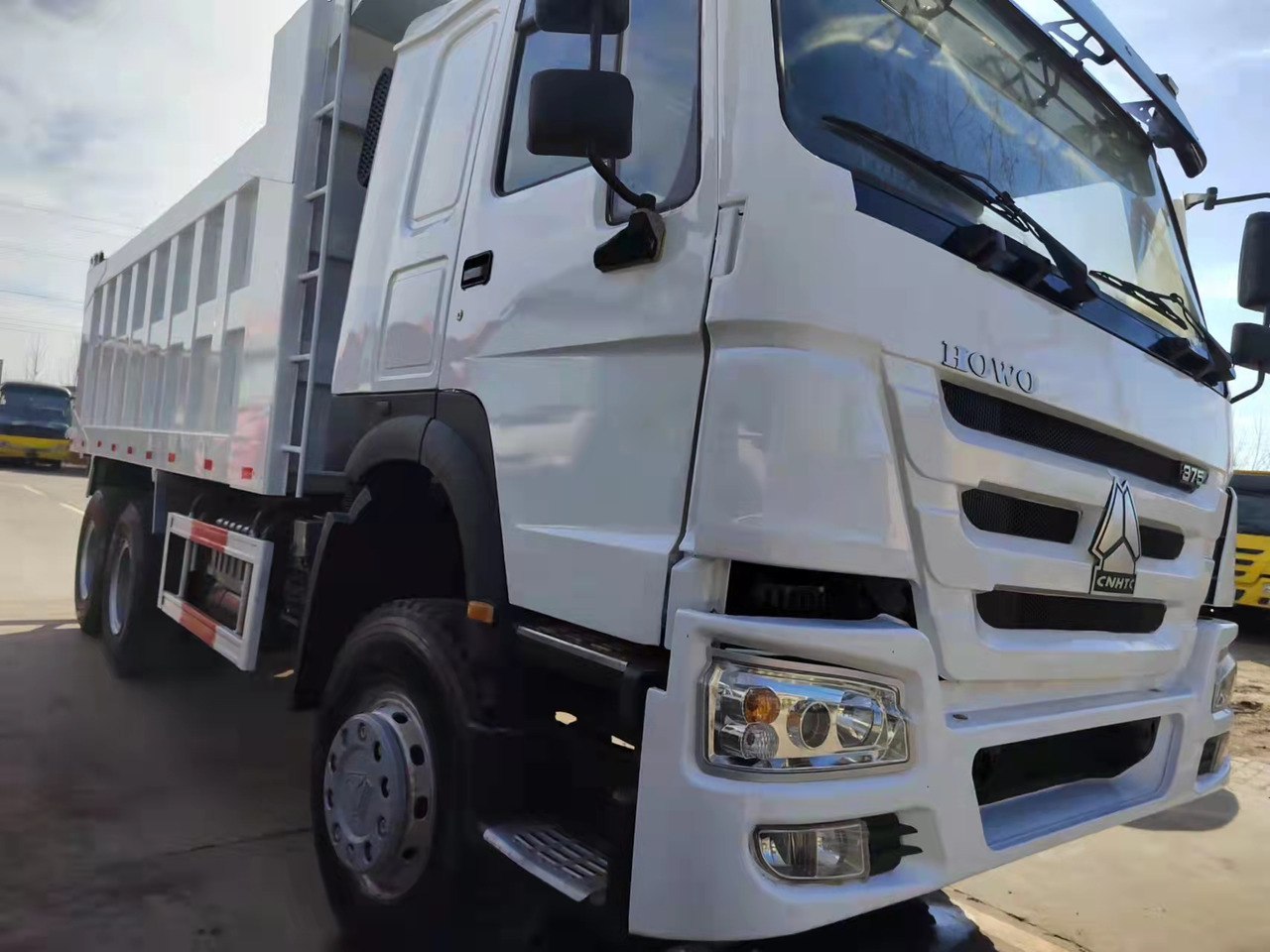SINOTRUK HOWO - Kiper: slika SINOTRUK HOWO - Kiper SINOTRUK HOWO - Kiper: slika SINOTRUK HOWO - Kiper
