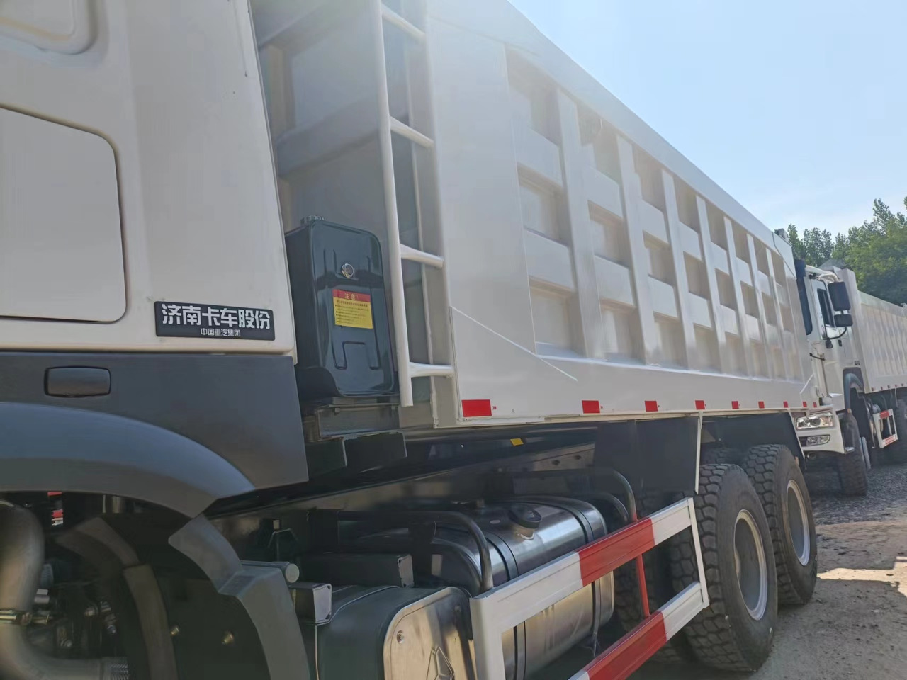 SINOTRUK HOWO - Kiper: slika SINOTRUK HOWO - Kiper SINOTRUK HOWO - Kiper: slika SINOTRUK HOWO - Kiper