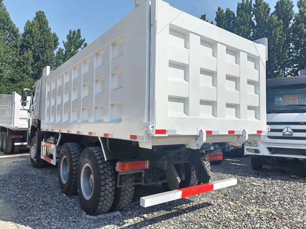 SINOTRUK HOWO - Kiper: slika SINOTRUK HOWO - Kiper SINOTRUK HOWO - Kiper: slika SINOTRUK HOWO - Kiper