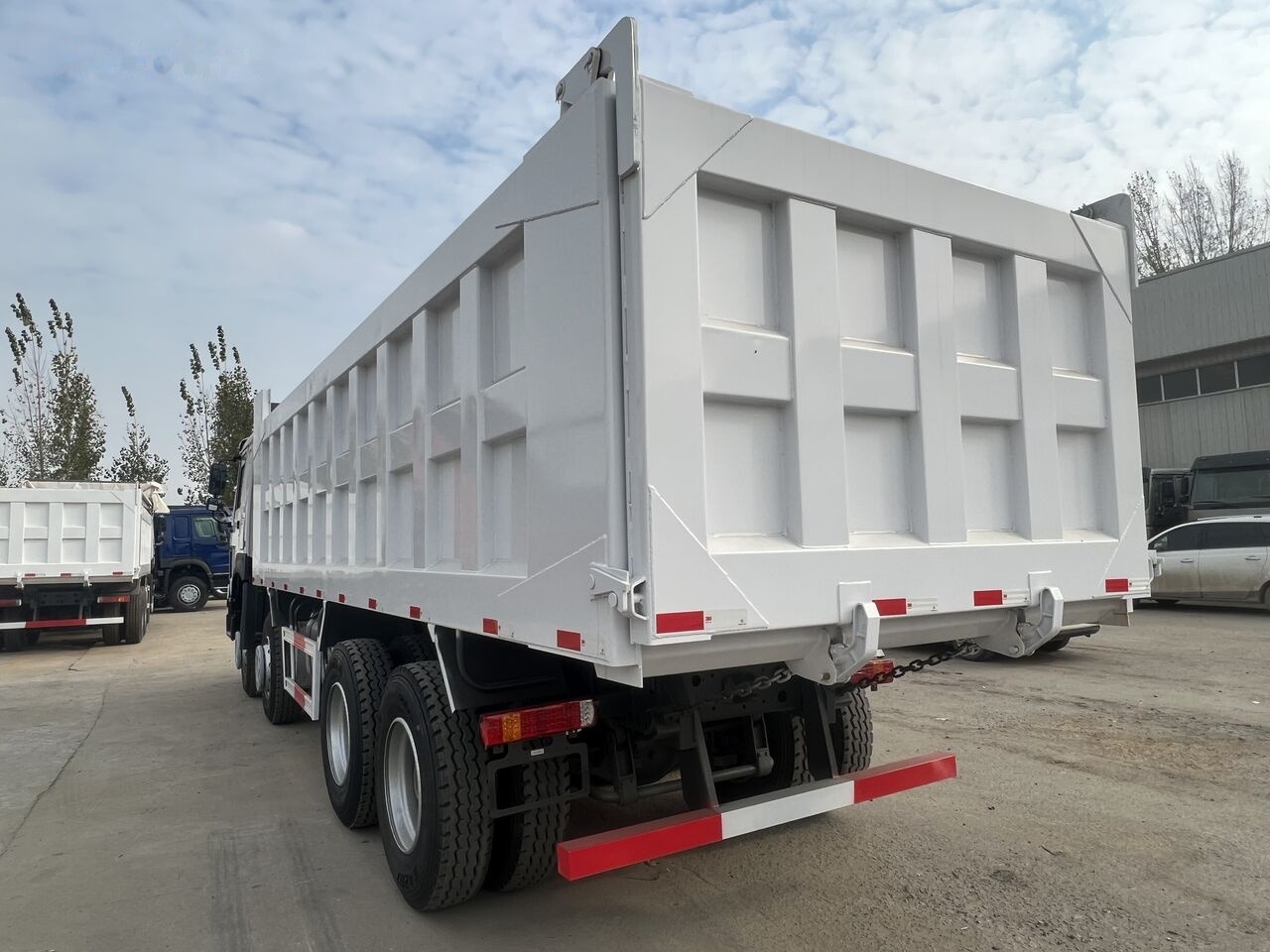 Kiper Sinotruk Howo 8*4: slika Kiper Sinotruk Howo 8*4