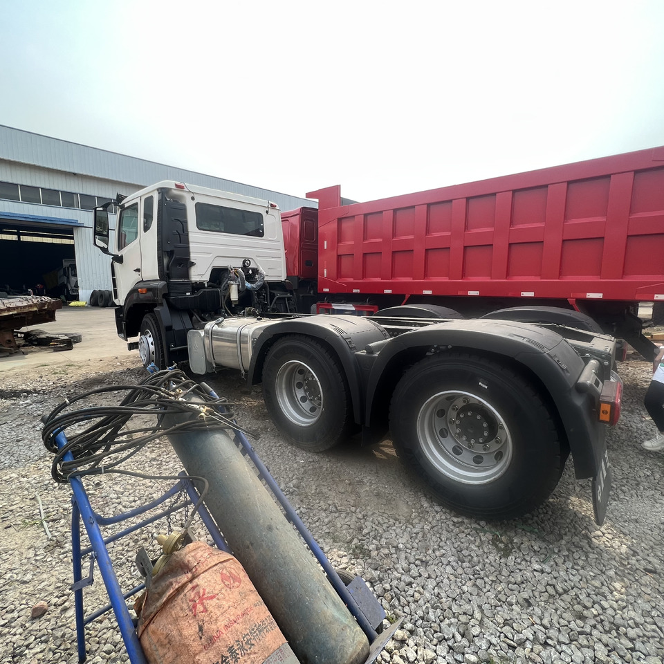 SINOTRUK HOHAN tralier head - Tegljač: slika SINOTRUK HOHAN tralier head - Tegljač SINOTRUK HOHAN tralier head - Tegljač: slika SINOTRUK HOHAN tralier head - Tegljač