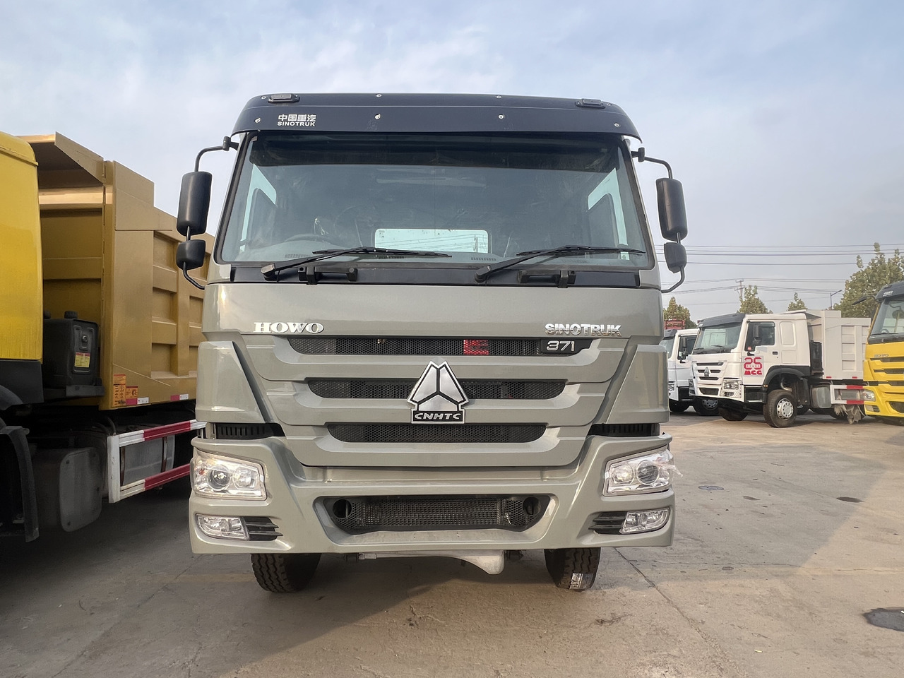 Tegljač SINOTRUK HOWO: slika Tegljač SINOTRUK HOWO Tegljač SINOTRUK HOWO: slika Tegljač SINOTRUK HOWO