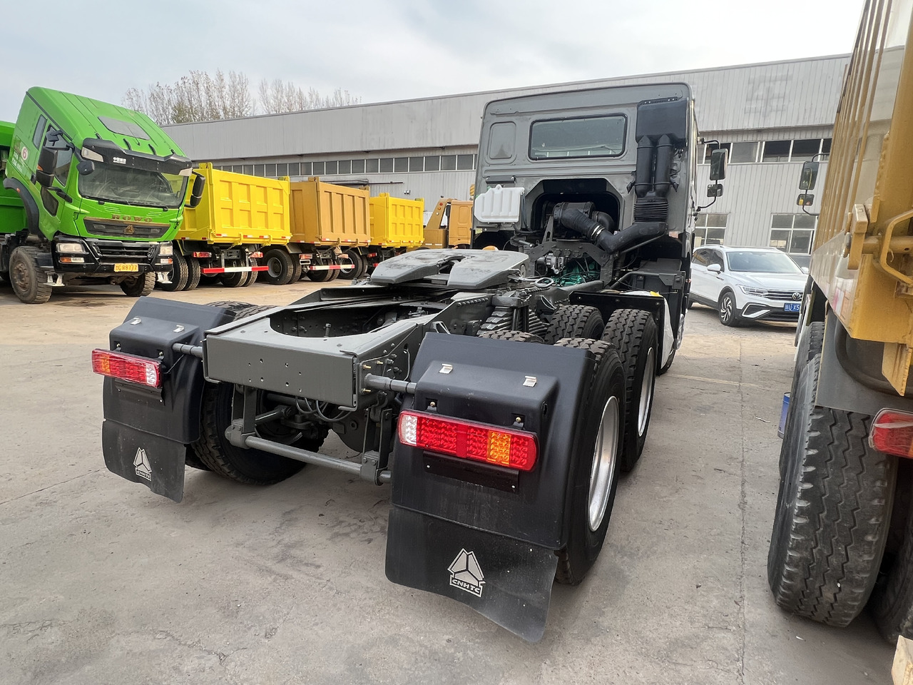SINOTRUK HOWO - Tegljač: slika SINOTRUK HOWO - Tegljač SINOTRUK HOWO - Tegljač: slika SINOTRUK HOWO - Tegljač