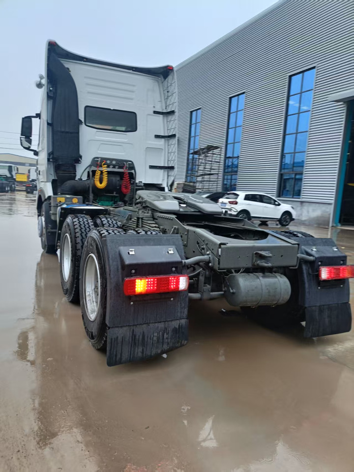 SINOTRUK HOWO - Tegljač: slika SINOTRUK HOWO - Tegljač SINOTRUK HOWO - Tegljač: slika SINOTRUK HOWO - Tegljač