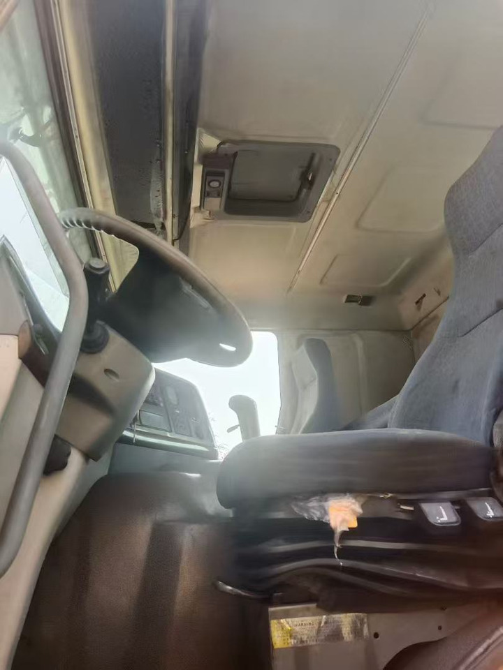 SINOTRUK HOWO - Tegljač: slika SINOTRUK HOWO - Tegljač SINOTRUK HOWO - Tegljač: slika SINOTRUK HOWO - Tegljač